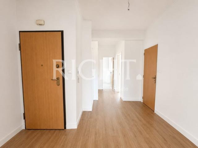 Apartamento alugar em Carnide, Lisboa