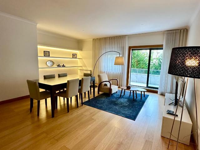 Apartamento alugar em Porto, Aldoar