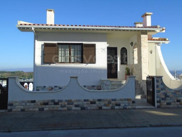 Casa alugar em Pederneira, Leiria