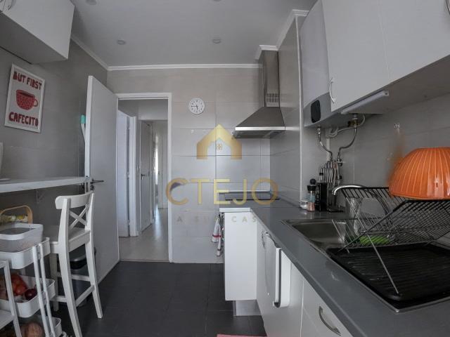 Apartamento venda em Santiago Dos Velhos, Lisboa