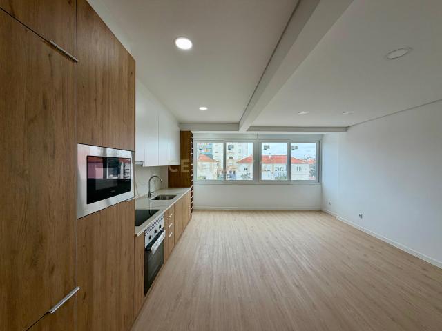 Apartamento venda em Santo António do Laranjeiro, Almada