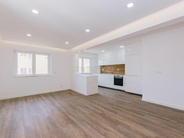 Apartamento venda em Santiago Dos Velhos, Lisboa