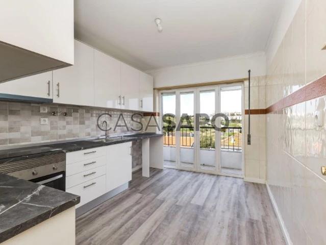 Apartamento alugar em Bairro Novo da Silveira, Almada