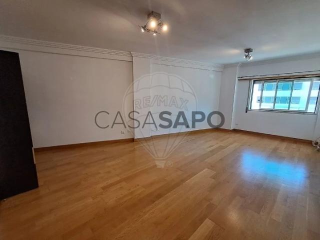Apartamento alugar em Bairro de Santa Cruz de Benfica, Lisboa