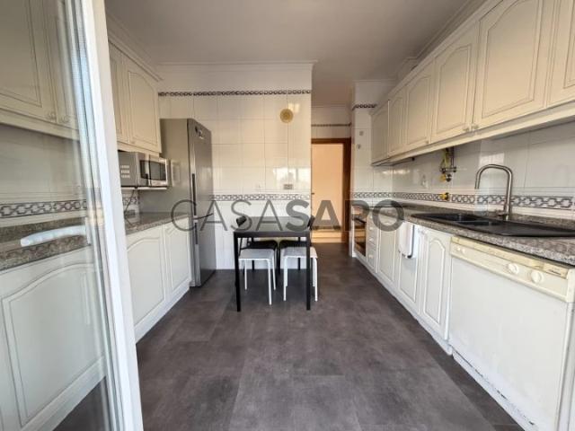 Apartamento alugar em Santiago Dos Velhos, Lisboa