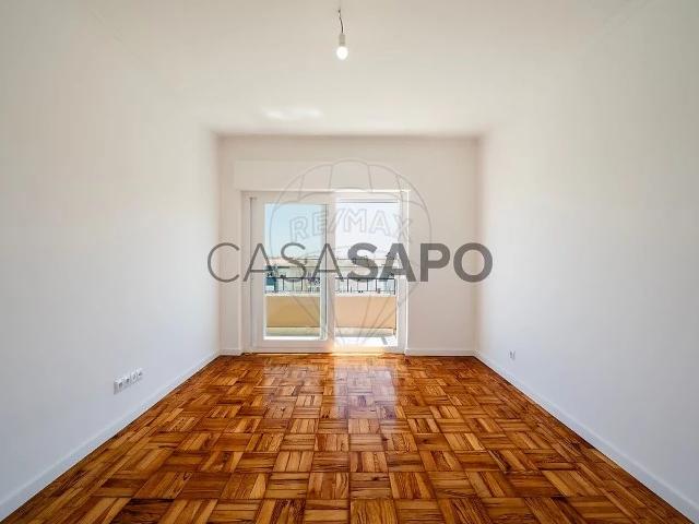 Apartamento alugar em Bairro das Loureiras, Santiago Dos Velhos