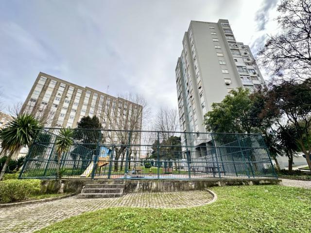 Apartamento alugar em Encosta do Sol, Amadora