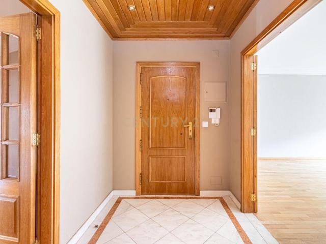 Apartamento alugar em Quinta Grande, Amadora