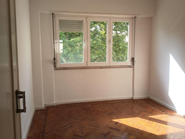 Apartamento alugar em Bairro de Santa Cruz de Benfica, Lisboa