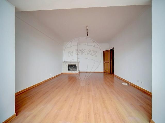 Apartamento alugar em Quinta Grande, Amadora