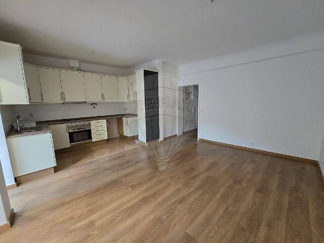 Apartamento alugar em Torcatas, Almada