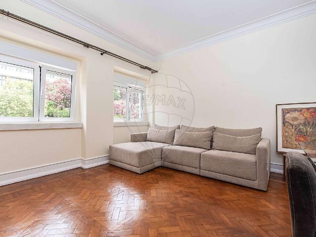 Apartamento alugar em São João de Brito, Lisboa