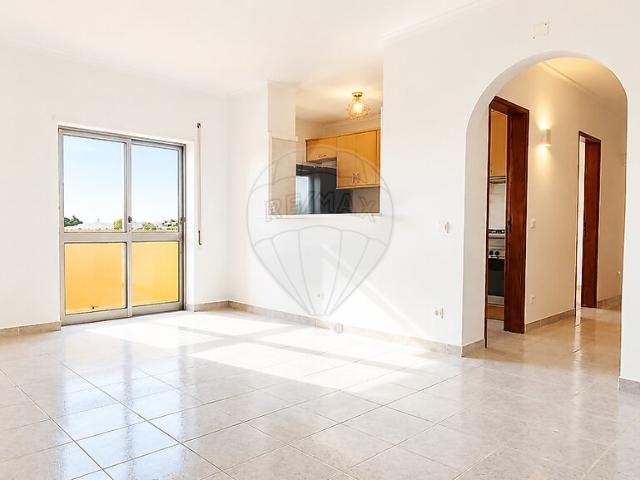 Apartamento alugar em Área Residencial de Capuchos, Funchalinho, Casas Velhas, Pilotos, Vila Nova de Caparica, Casalinho, Almada