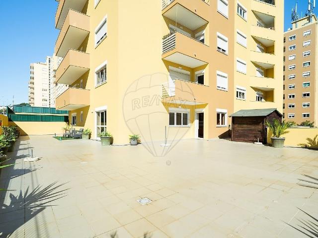 Apartamento alugar em Nova Carnaxide, Oeiras