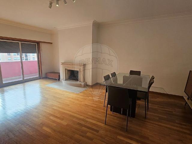 Apartamento alugar em Carnide, Lisboa