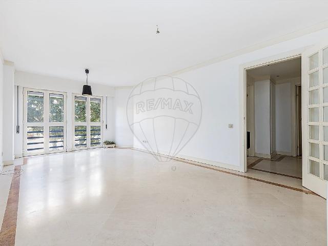 Apartamento alugar em Quinta do Lambert, Lisboa