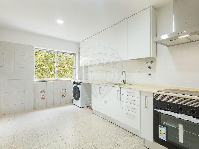 Apartamento alugar em Massamá, Massamá e Monte Abraão