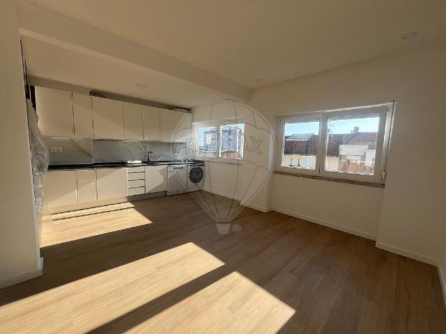 Apartamento alugar em Mina de Água, Amadora