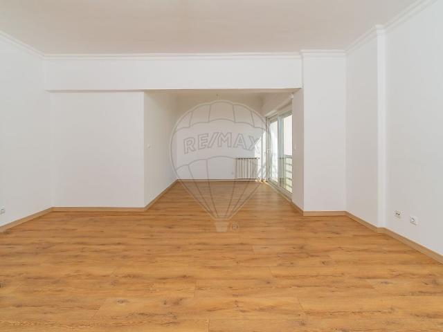 Apartamento alugar em Célula F, Lisboa