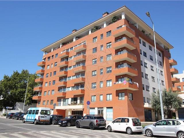 Apartamento alugar em Célula F, Lisboa