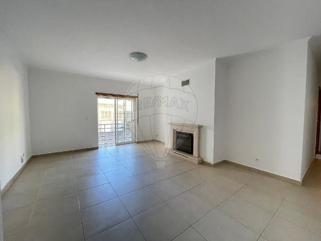 Apartamento alugar em Rio de Mouro, Lisboa