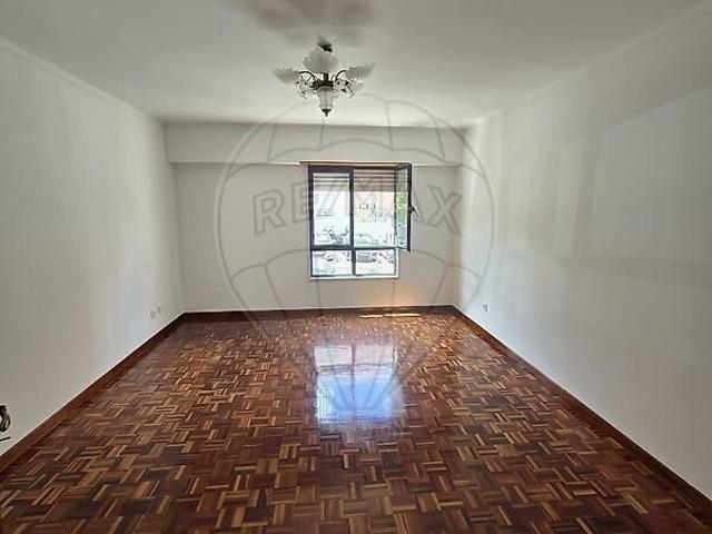 Apartamento alugar em Santo António dos Cavaleiros e Frielas, Loures