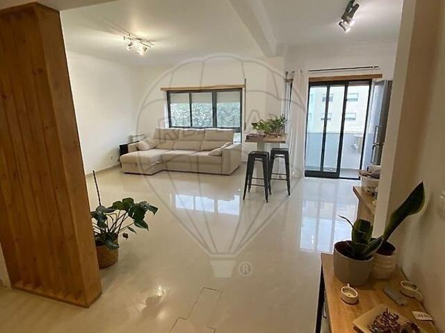 Apartamento alugar em Santo António dos Cavaleiros e Frielas, Loures