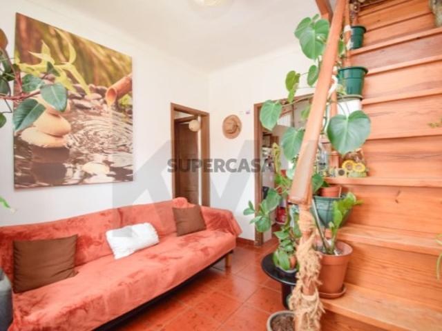 Casa venda em Bairro Doutor Mário Madeira, Odivelas