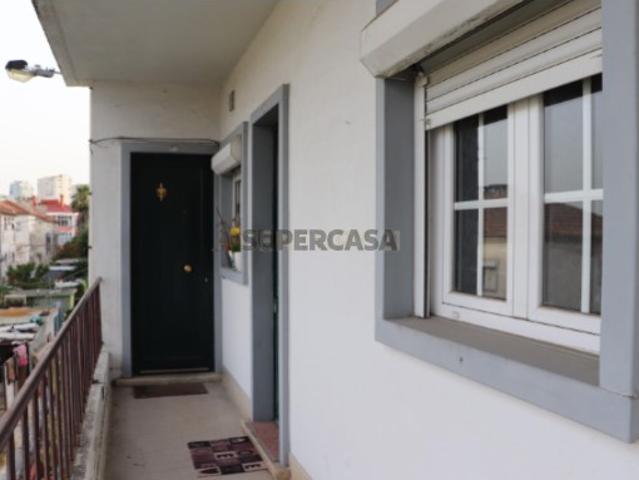 Casa venda em Bairro Doutor Mário Madeira, Odivelas