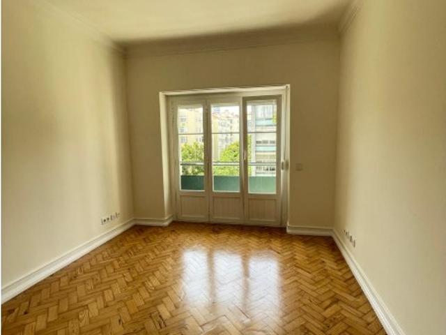 Apartamento alugar em Bairro de São Miguel, Lisboa