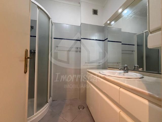 Apartamento alugar em Santiago Dos Velhos, Lisboa