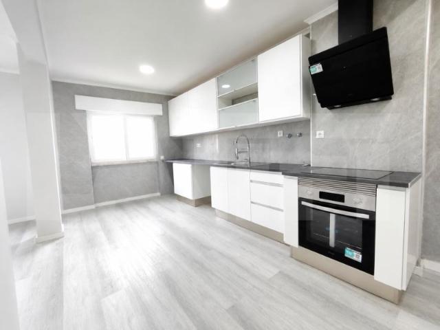 Apartamento venda em Fonte do Lavra, Setúbal
