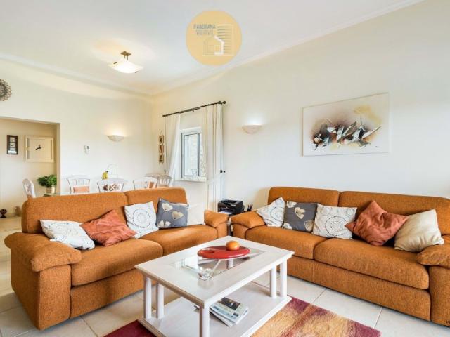 Apartamento venda em Estômbar, Faro