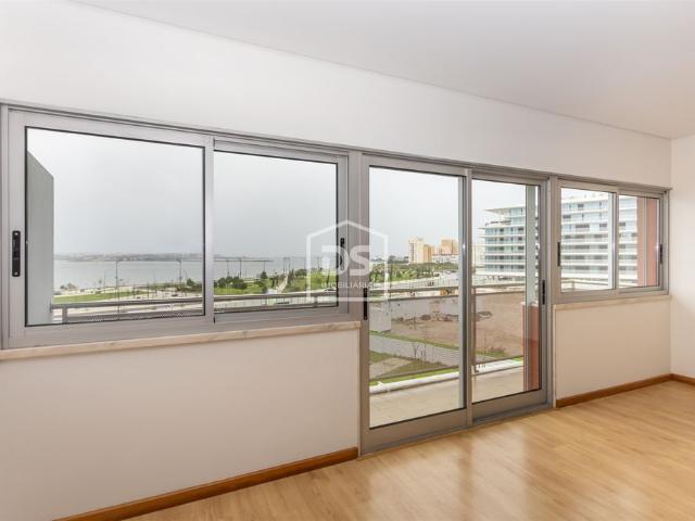 Apartamento alugar em Bairro Ferroviário, Barreiro
