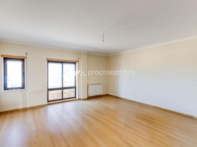 Apartamento alugar em Urbanização da Encosta, Leiria