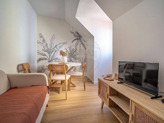 Apartamento venda em Área Residencial de Capuchos, Funchalinho, Casas Velhas, Pilotos, Vila Nova de Caparica, Casalinho, Almada