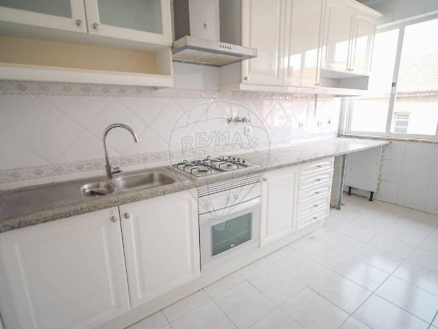 Apartamento venda em Venda Nova, Amadora