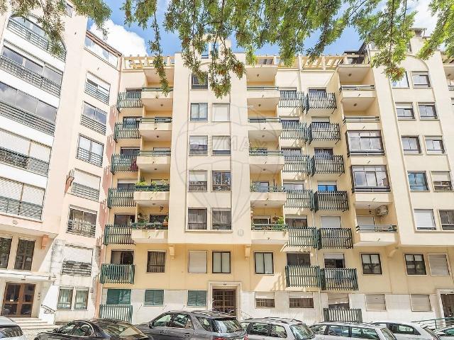 Apartamento venda em Massamá, Massamá e Monte Abraão