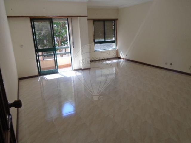 Apartamento venda em Massamá, Massamá e Monte Abraão