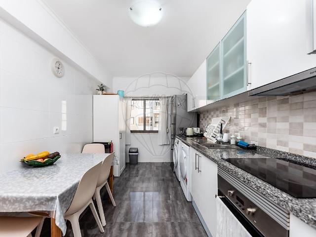 Apartamento venda em Massamá, Massamá e Monte Abraão