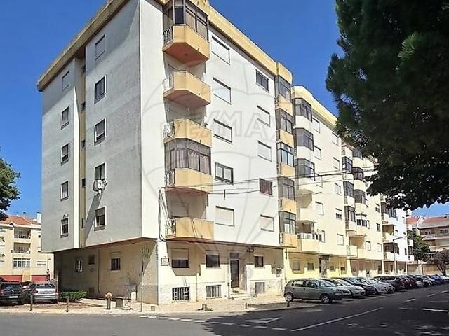 Apartamento venda em Massamá, Massamá e Monte Abraão