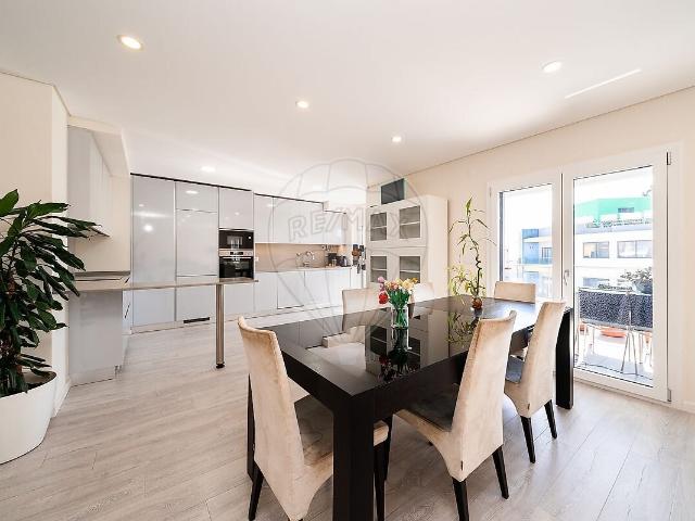 Apartamento venda em Jardim da Amoreira, Odivelas