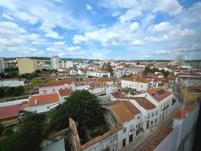 Apartamento venda em Rio Maior, Santarém