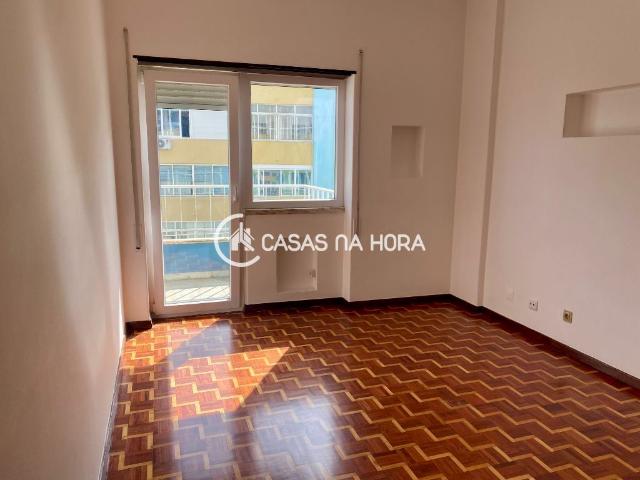 Apartamento alugar em Torcatas, Almada