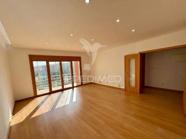 Apartamento venda em Casal do Chapim, Odivelas