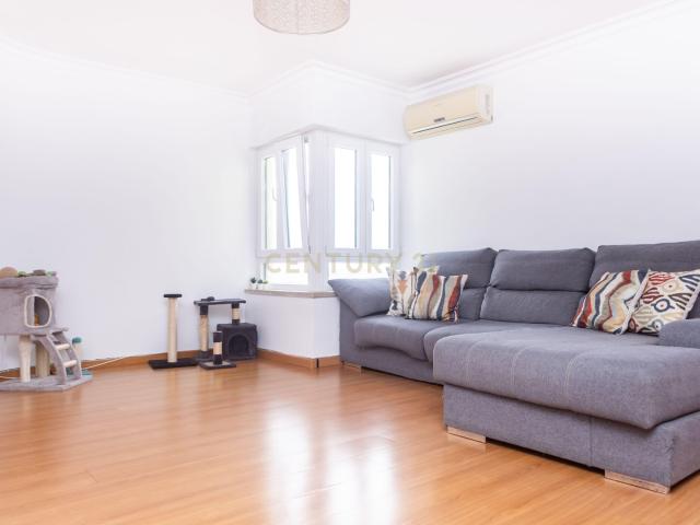 Apartamento venda em Alembrança, Almada