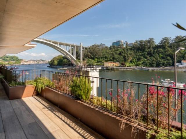 Casa venda em Porto, Lordelo Do Ouro