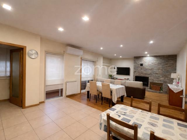 Apartamento venda em Santa Cruz/Trindade e Sanjurge, Chaves