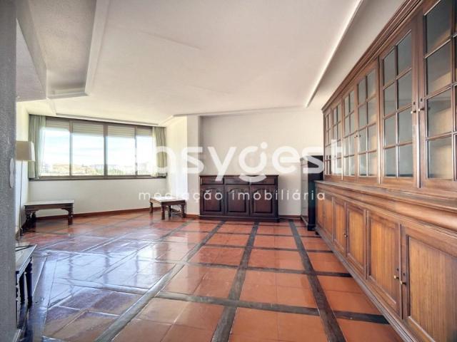 Apartamento venda em Santa Clara, Lisboa