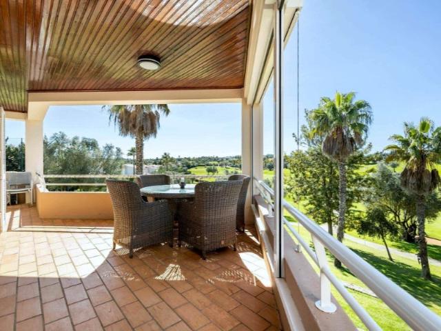 Apartamento venda em Estômbar, Faro